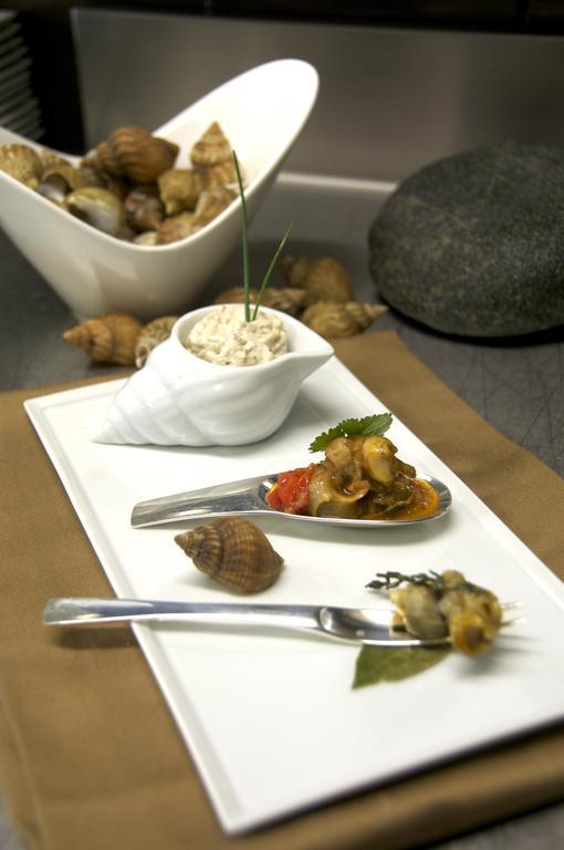 Hotel Restaurant Spa Ivan Vautier Caen Exterior photo